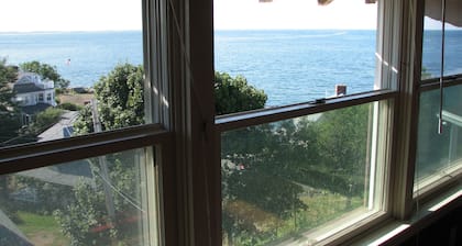 Cape Ann, Annisquam upeat näkymät merelle joka huoneessa.