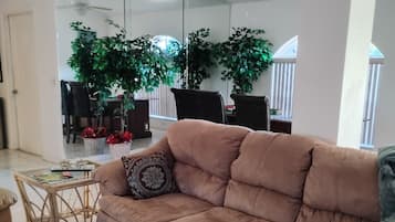 Televisión de pantalla plana y reproductor de DVD