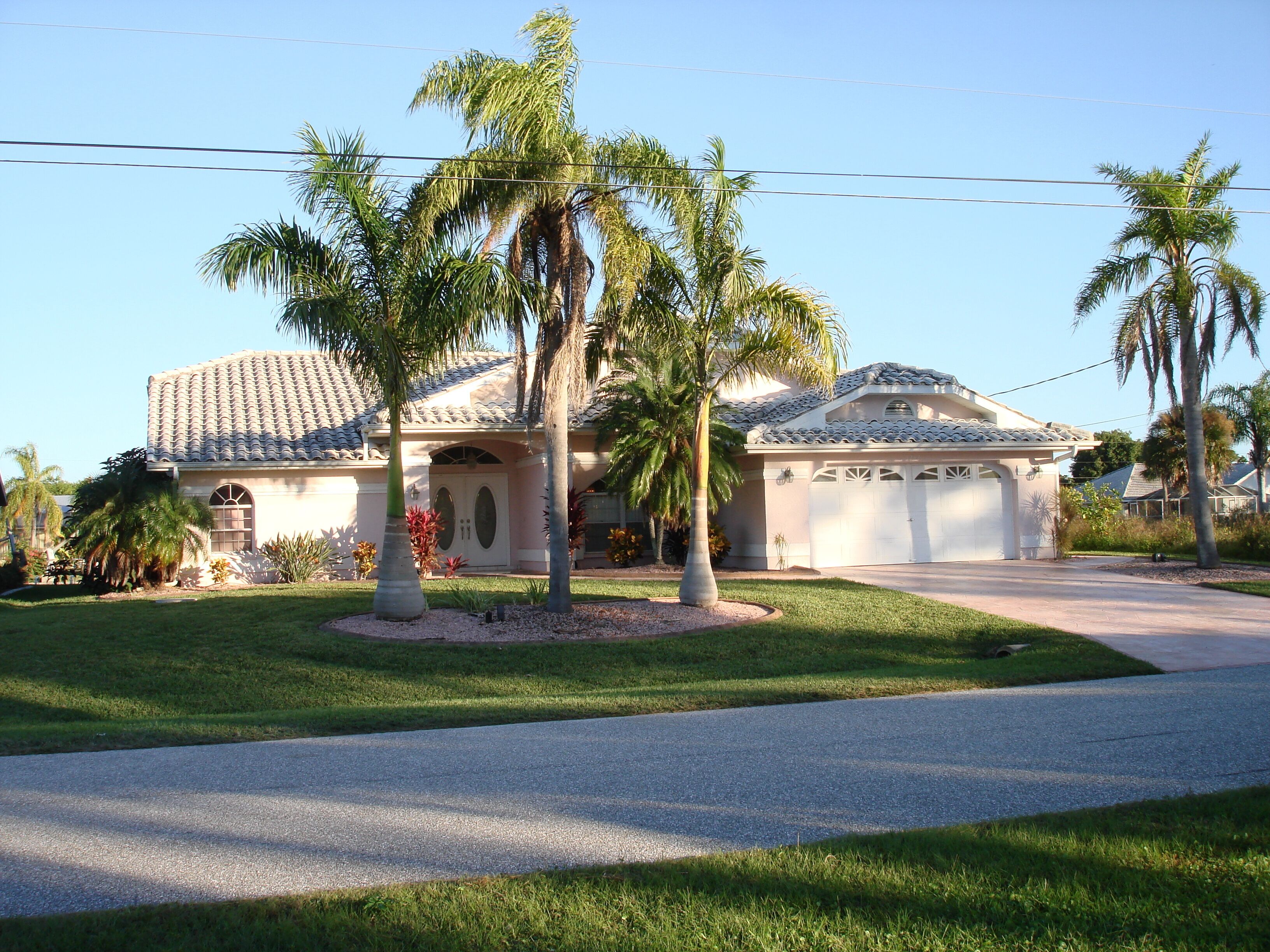 A Piece of Heaven, Waterfront Home, Heated Screened Pool & in Port Charlotte