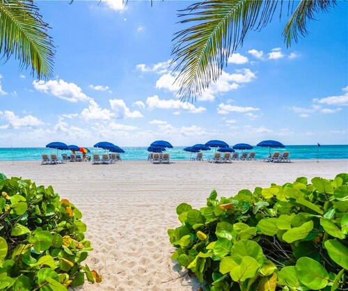 Oceanfront Condo in a Hotel Resort with Vacation Amenities near Aventura Mall