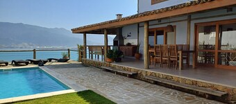 Beautiful house in Piúva for up to 8 people, 600 meters from Ilha das Cabras beach.