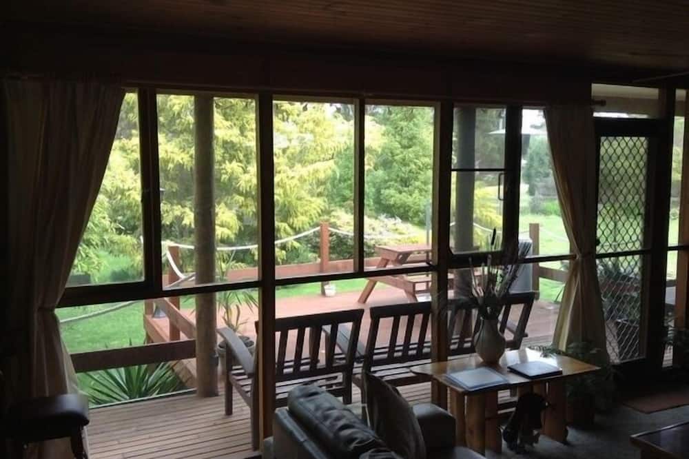 Chloe's Cabin - White Beach