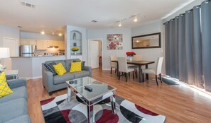 TV, fireplace, ping pong - Fabulous Award Winning Newly Renovated Condo 2+2 Near Disney 5 Stars! (Kissimmee)