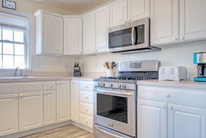 2 Blocks To The Boardwalk And Beach! Just Park And Relax! (minimum age 25 yrs)