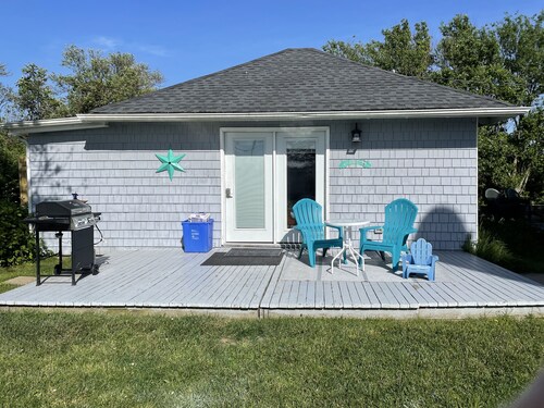2024 Updated Cottage in Pt. Judith w/Outdoor Shower