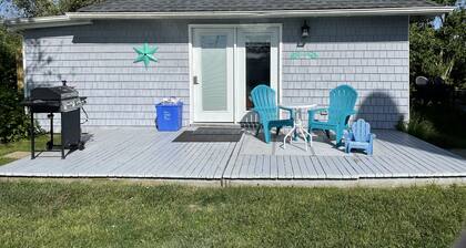 2024 Updated Cottage in Pt. Judith w/Outdoor Shower