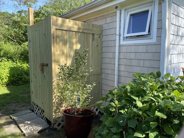 Property grounds - 2023 Updated Cottage in Pt. Judith w/Outdoor Shower (Narragansett)