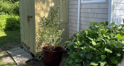2023 Updated Cottage in Pt. Judith w/Outdoor Shower