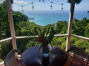 تناول الطعام بالخارج