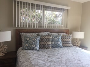 2 bedrooms, iron/ironing board, travel crib, WiFi - Ocean View!  4 Minute Walk To Beach!  Walk to Everything! (San Clemente)