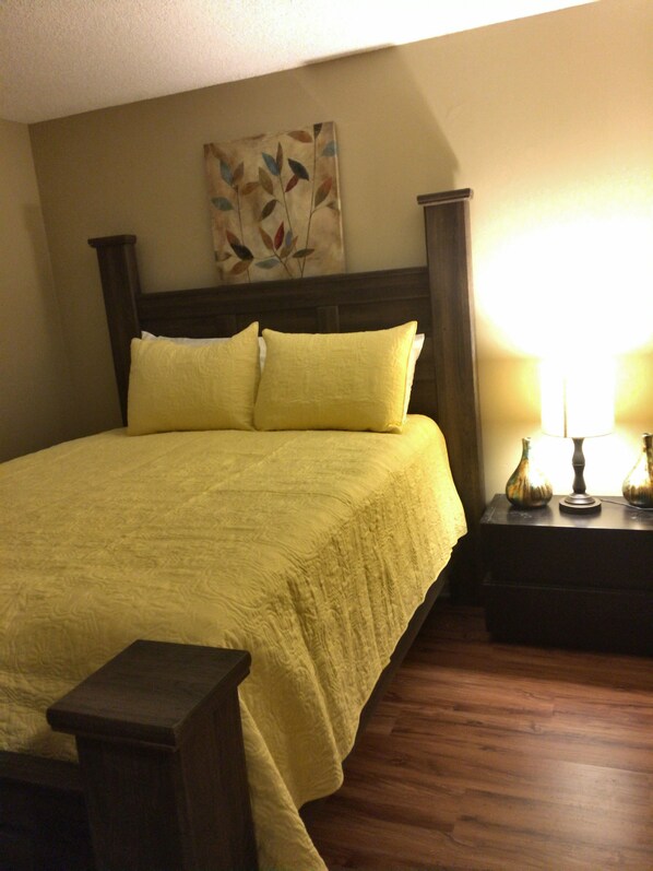 3 bedrooms, iron/ironing board, internet, bed sheets