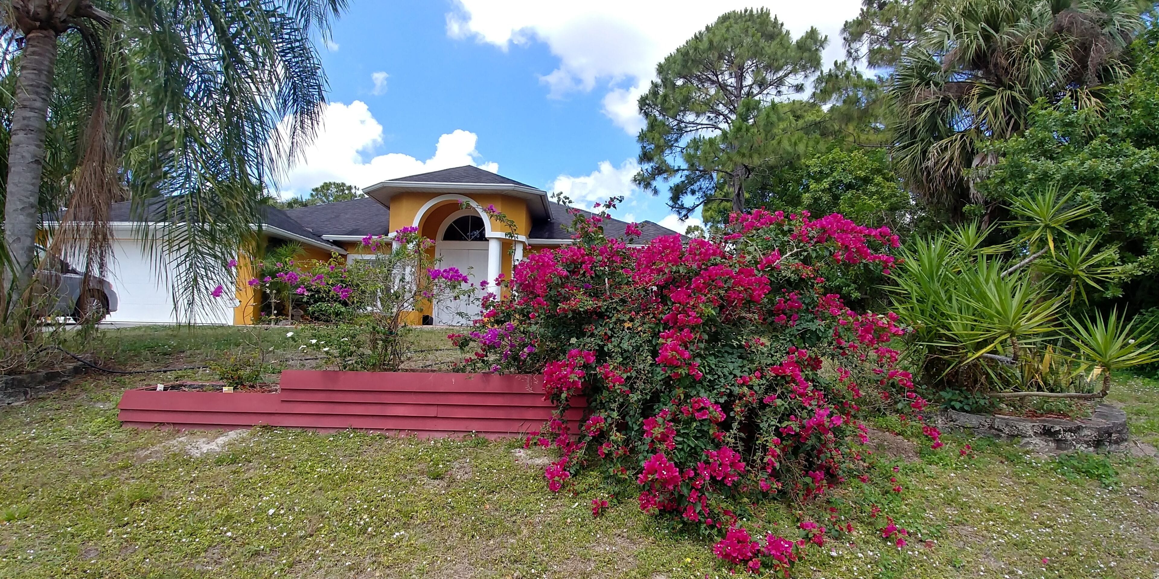  Luxury fully private villa with a heated pool in North Port. (14 guests) 