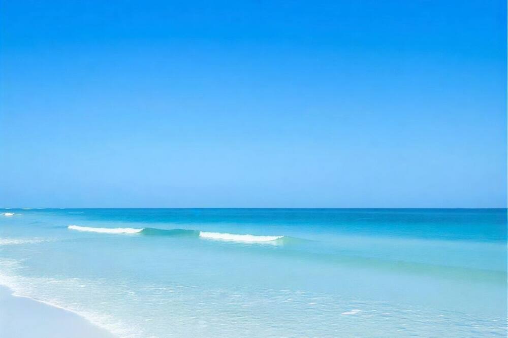 Luxury fully private villa with a heated pool in North Port. (14 guests)