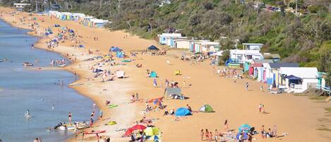 Beach nearby, sun loungers, beach towels