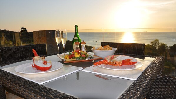 Outdoor dining - Kiss Me By The Sea Mornington Peninsula (Mount Martha)
