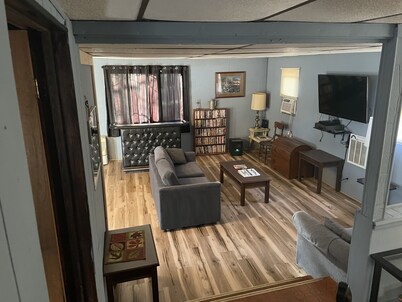 Piedmont lake hunting and fishing cabin