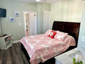 5 bedrooms, travel cot, free WiFi