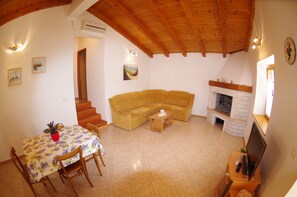 TV, fireplace