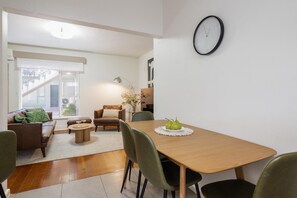 Dining - StayCentral - Brunswick Vibe (Parkville/Brunswick) (Brunswick)