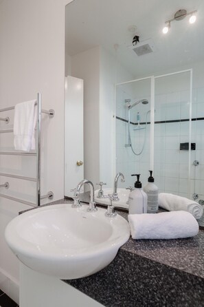 Haartrockner, Handtücher