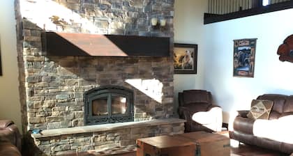 Spacious and beautiful 5400 sq. ft. cabin located near Palisade State Park.