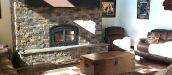 Spacious and beautiful 5400 sq. ft. cabin located near Palisade State Park.