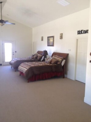 6 bedrooms, iron/ironing board, free WiFi, bed sheets - Spacious and beautiful 5400 sq. ft. cabin located near Palisade State Park. (Sterling)