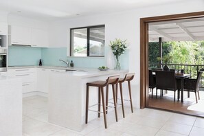 冰箱、微波炉、烤箱、炉灶