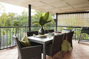 Outdoor dining - Belli Street (Noosa Heads)