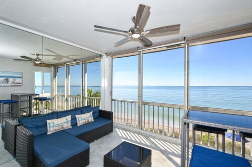 Beachfront Condo - 3 BR- Heated Pool - Free Boat Docks – Upscale – Siesta Key