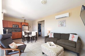 Smart TV, books - Seahorse Suite – Stunning Caribbean Views , Covered Terrace & Family Friendly! (Culebra)