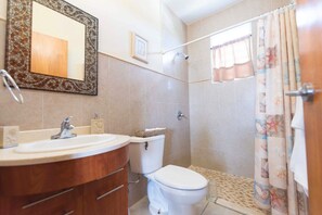 تجهيزات دش، مجففات شعر، مناشف، صابون