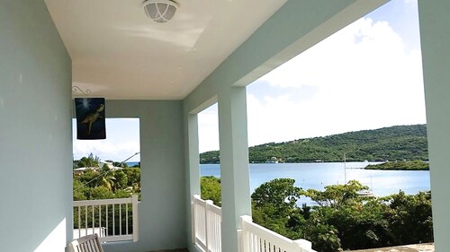 Seahorse Suite – Stunning Caribbean Views , Covered Terrace & Family Friendly!