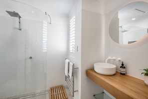 Combined shower/tub, hair dryer, towels, soap
