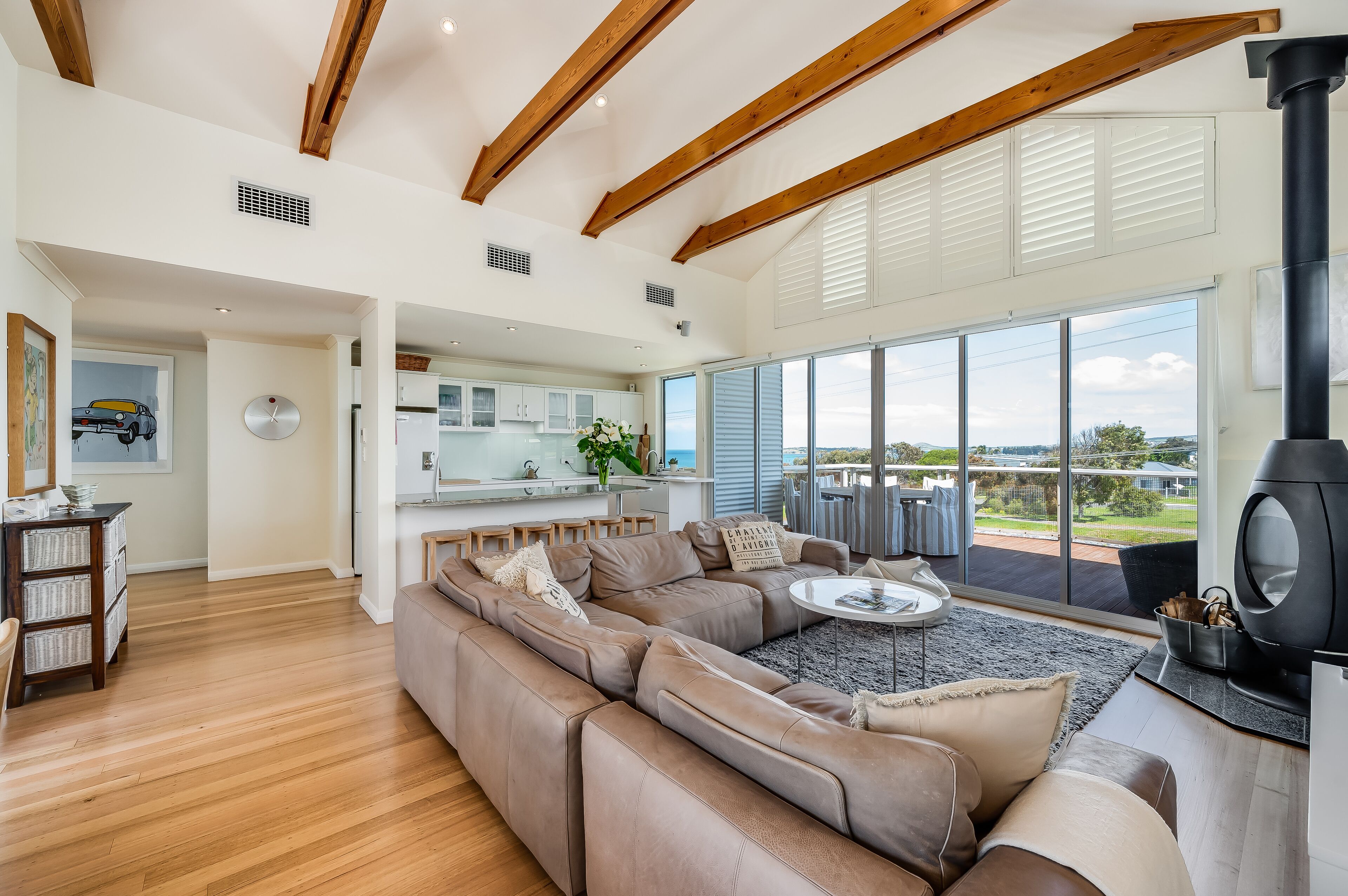 Smart TV, fireplace, video game console, Netflix