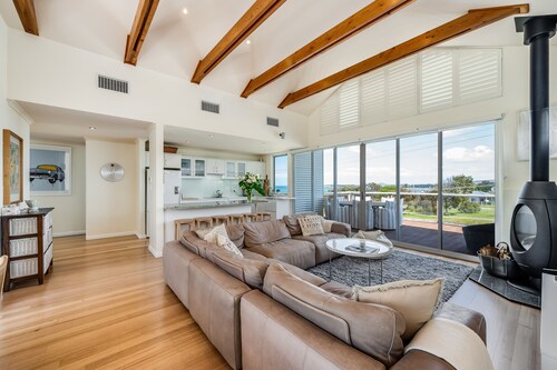 Luxury @ Hayborough.Getaway with Sea, Town & Island Views. Woodfire & firepit