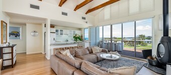 Luxury @ Hayborough.Getaway with Sea, Town & Island Views. Woodfire & firepit