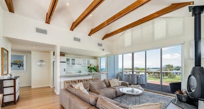 Luxury @ Hayborough.Getaway with Sea, Town & Island Views. Woodfire & firepit