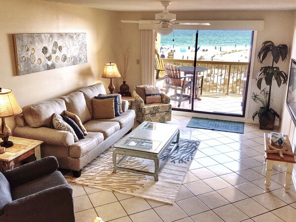 Smart-TV, DVD-spiller og stereoanlegg