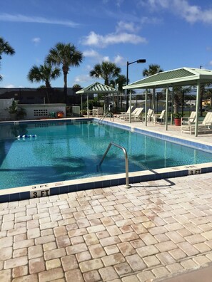 Outdoor pool - Sunny Days N Daytona @ Ocean Terrace Club. Family friendly. Ocean & River views (Daytona Beach Shores)