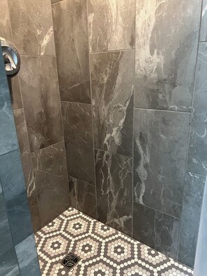 Combined shower/tub, hair dryer, towels, soap