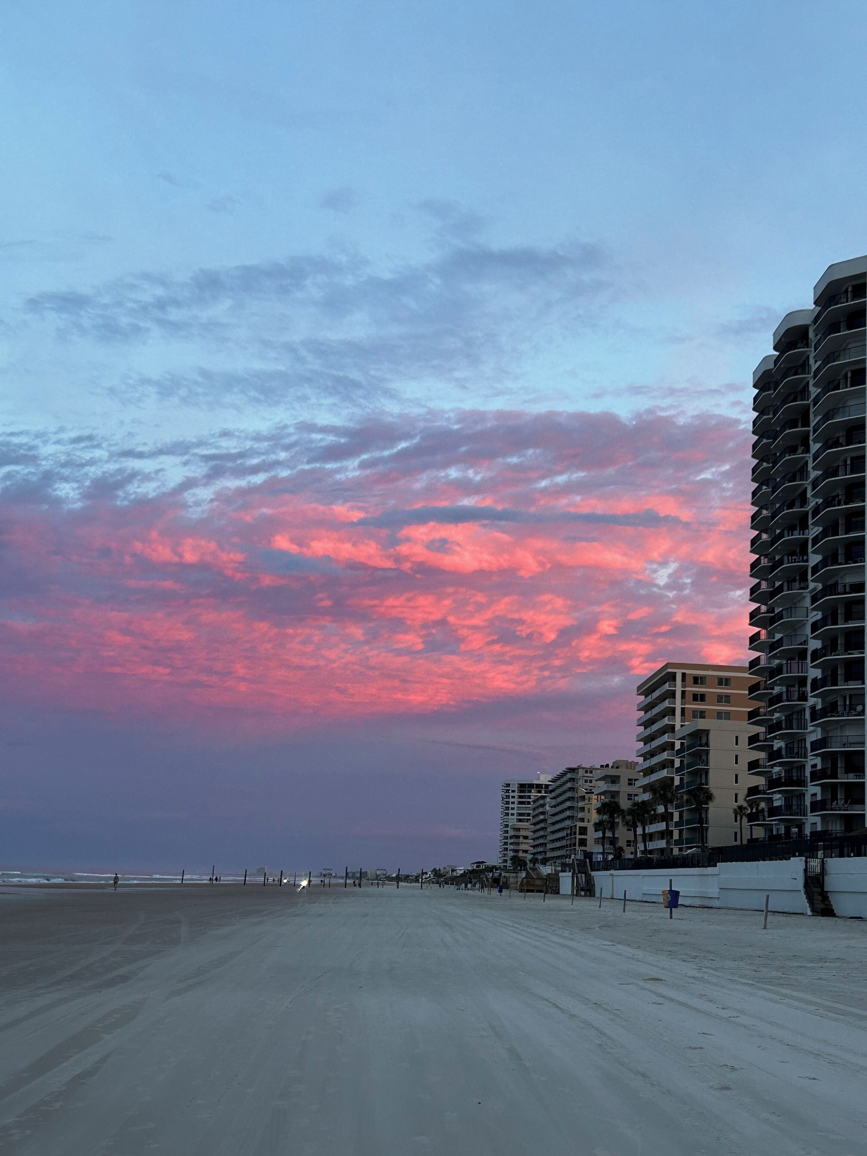 Beach nearby, sun loungers, beach towels