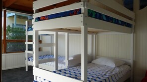4 bedrooms, iron/ironing board