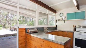 Kühlschrank, Mikrowelle, Ofen, Wasserkocher