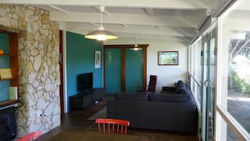 Fernseher, DVD-Player, Stereoanlage