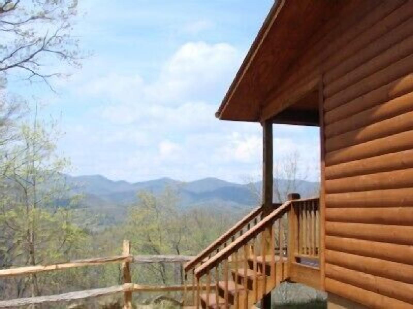 Couples Retreat with Incredible Mountain Views!