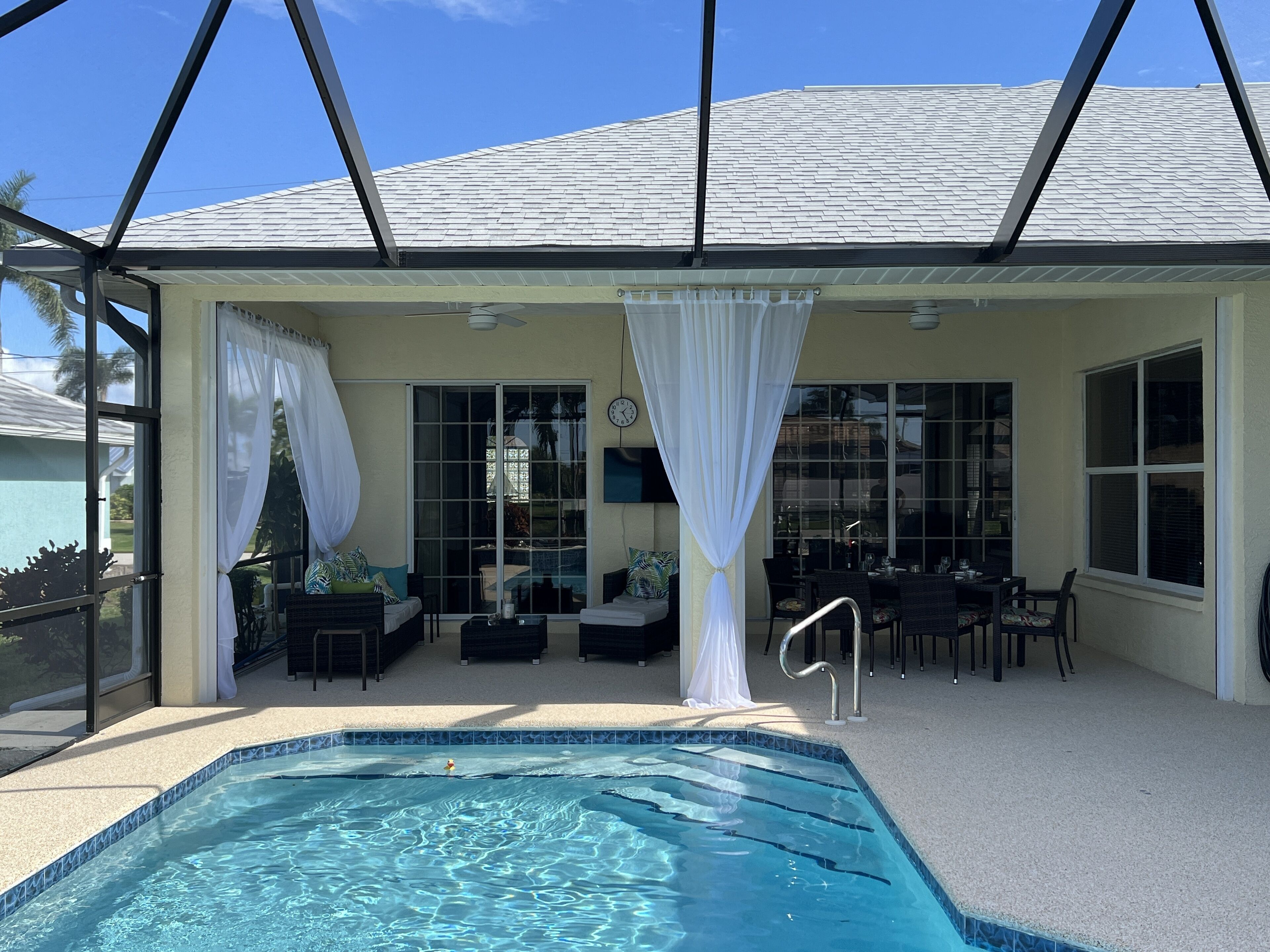 VILLA WHITE IBIS waterfront, luxury, western exposure, 3 bed, 3 bath, hot tub