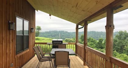 Romantic getaway in Southeastern Ohio. Family and pet friendly.