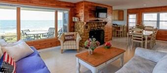 Shorecrest Beach House + Beach Front + Ocean views