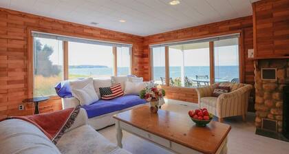 Shorecrest Beach House + Beach Front + Ocean views